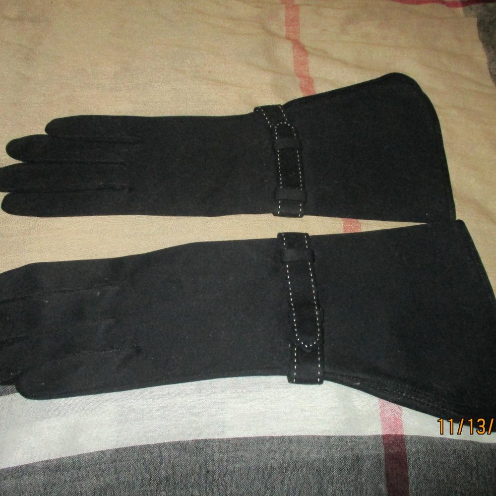 VINTAGE  BLACK MUSKETEER STYLED COTTON WOMEN'S GLOVES    by CRESCENDO Size 7 1/2